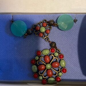 🌺 2003 Avon Jade color pendant and Necklace in the original box